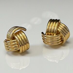 Vintage ‘80s Elegant Shiny Gold Tone Knot Clip On Earrings